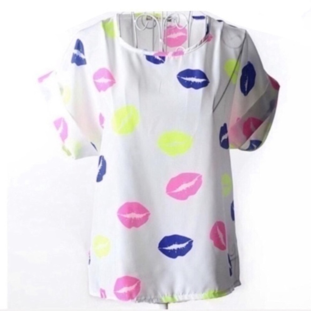 NWT. LIV A GIRL Lip Print Top